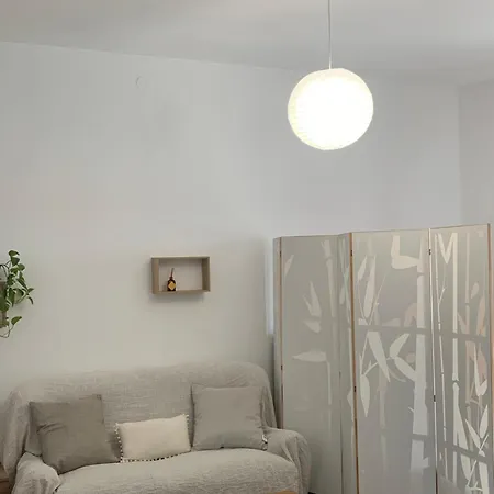 In By The Waterfront Апартаменты *